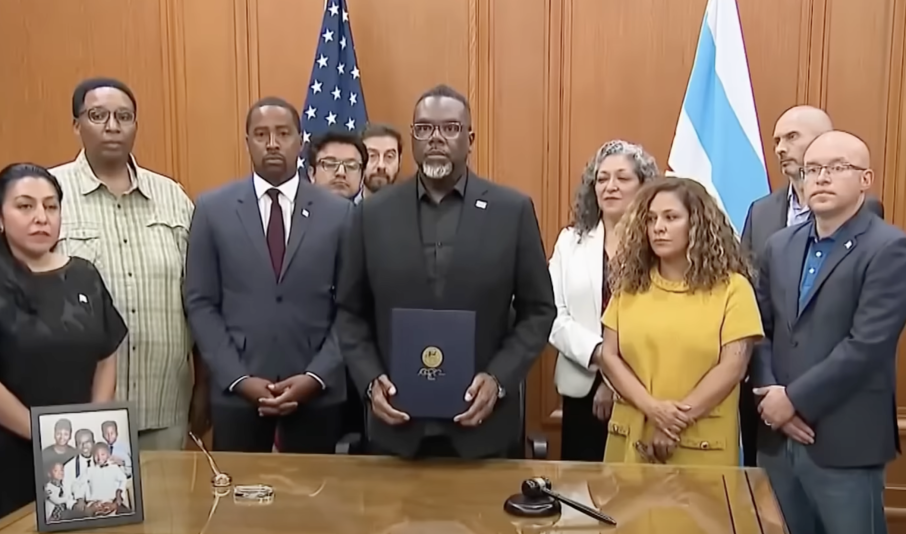 ट्रम्पको आप्रवासी धरपकड असफल पार्न सिकागो मेयरले एक्ज्यकेटिभ अर्डर जारी गरे